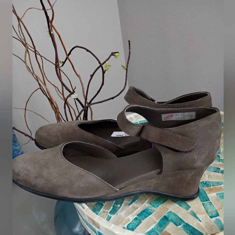 NW.TWomen's Dark Olive Mary Jane Shoes39.5/9